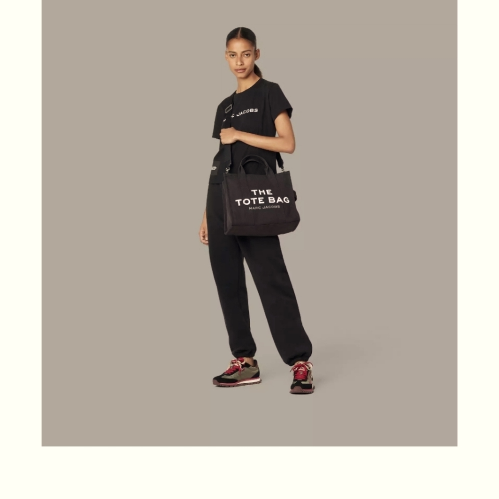Marc Jacob Small Travelor Tote Bag With Strap.